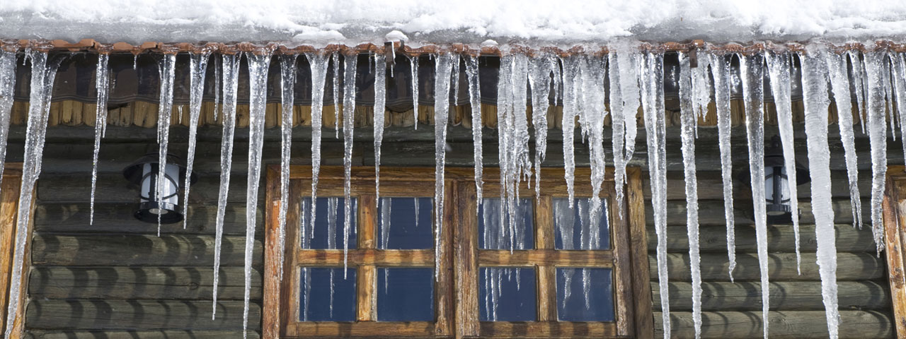 Spray foam prevents ice dams by providing proper insulation in Gainesville attic spaces Spray foam prevents ice dams by providing proper insulation in Gainesville attic spaces